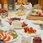Гостевой дом Gaestehaus & Weingut Cluesserath-weiler