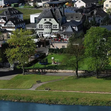 Gaestehaus & Weingut Cluesserath-weiler 4* טריטנהיים