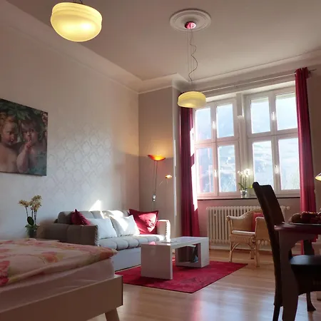 Gaestehaus & Weingut Cluesserath-weiler 4* טריטנהיים