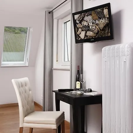 בית הארחה Gaestehaus & Weingut Cluesserath-weiler